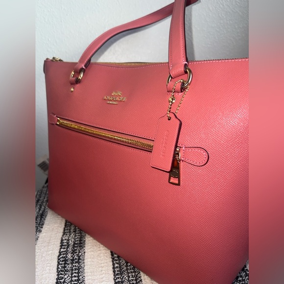 NWOT pink Coach Gallery Tote Bag with matching zippered Wallet - Picture 4 of 14